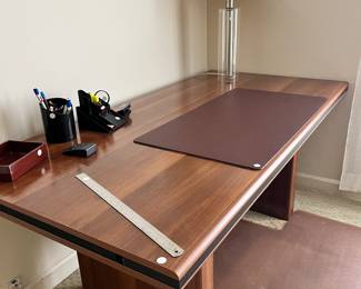Great looking well-made desk