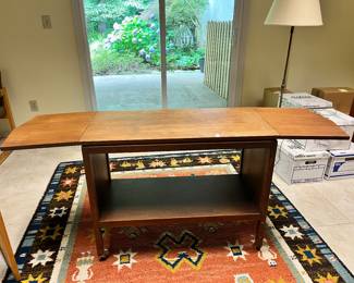 Each side of the table folds down