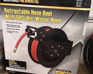 Retractable hose reel