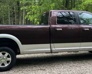 Clean estate vehicle Crew Cab with 8' Bed