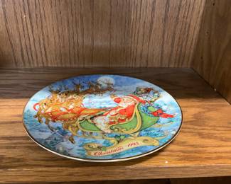 Avon 1993 Christmas Collector Plate "Special Christmas Delivery"