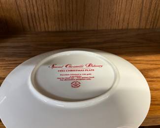 Avon 1993 Christmas Collector Plate "Special Christmas Delivery"