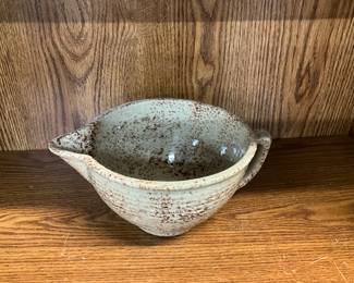 Pottery Bow w/Handle & Spout