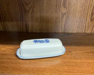 Pfaltzgraff Yorktowne Covered Butter Dish