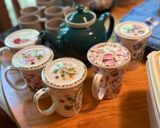 Bone China mugs with lids