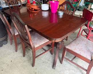 Table with 6 Chairs and Table Leaf