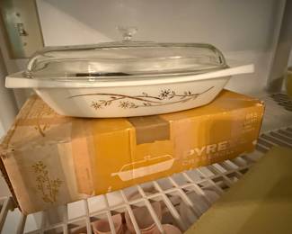 Pyrex golden honey casserole dish with lid and original box
