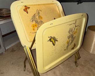 Vintage Butterfly 4 TV trays with stand