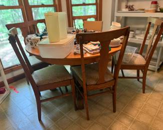 Kitchen Table with 2 Leafs. One part on leg need to be tightened
6 chairs