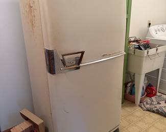 1950s Frigidaire Refrigerator in Working Condition
Needs Cleaning