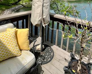 Vtg. Metal Craft wrought iron patio set - Beautiful and in Great condition w/custom made cushions