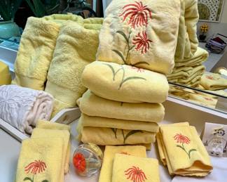 Vtg. Yellow Martex cotton towel set