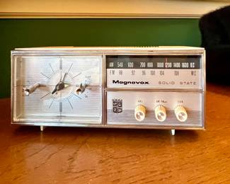 Vtg. Magnavox Solid State Clock, AM-FM radio