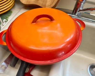 Cast iron orange pan w/lid