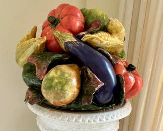 Hand painted Lg. Vtg. Italian Majolica fruit bowl