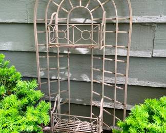 Metal garden art/plant holder