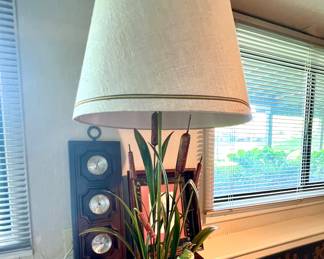 Beautiful Vtg. Toleware enamel Pheasant and Cattails lamp