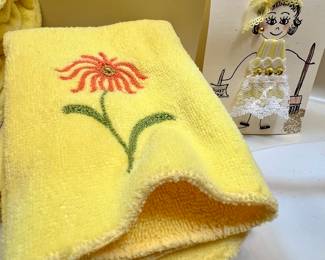 Vtg. Yellow Martex cotton towel set