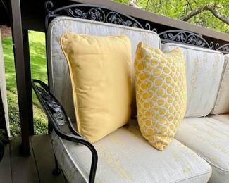 Vtg. Metal Craft wrought iron patio set - Beautiful and in Great condition w/custom made cushions