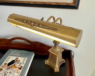 Beautiful bass table light