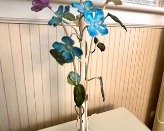 Vtg. Metal floral lamp