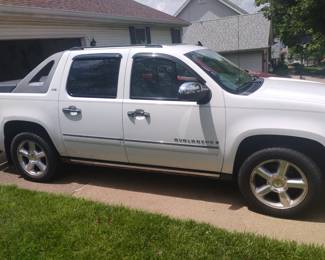 2009 Chey Avalanche asking $7000
