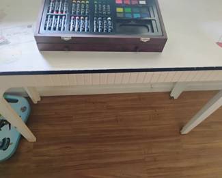 DESK AND ARTIST SET