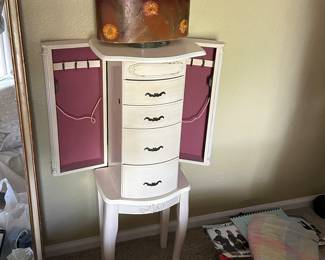 Jewelry cabinet