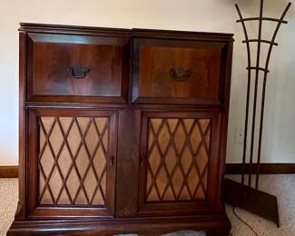Vtg. Airline Automatic Phonograph Stereo/Radio cabinet - does not work