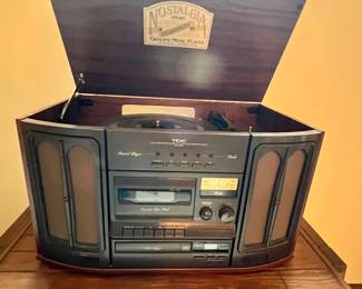 Nostalgia Stereophonic Music Player