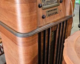 VINTAGE RADIO