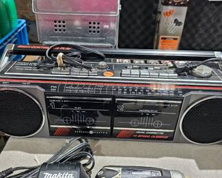 RADIO / TABLE PLAYER