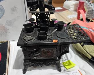 CAST IRON SAMPLE STOVE