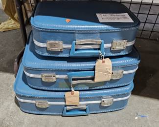 VINTAGE LUGGAGE SET