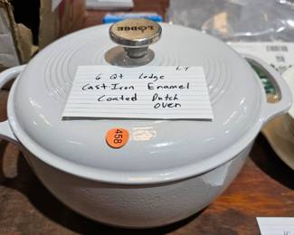 LODGE CAST IRON DUTCH OVEN