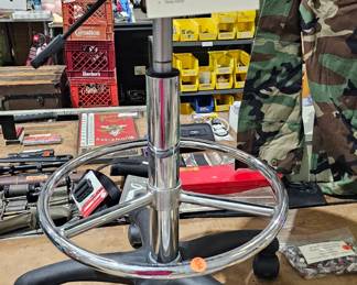 ROLLING WORK STOOL