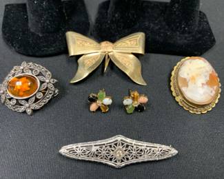 CT511VVintage Jewelry