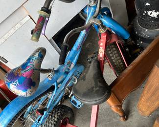 Children toys / bikes