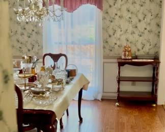 Dining room. and Rolling cart.