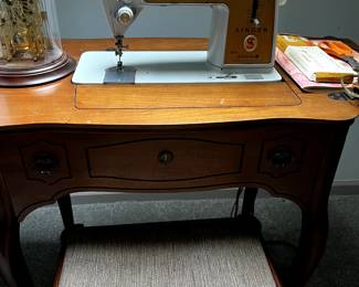 Singer Sewing machine. Excellent condition plus all accessories.. In-table