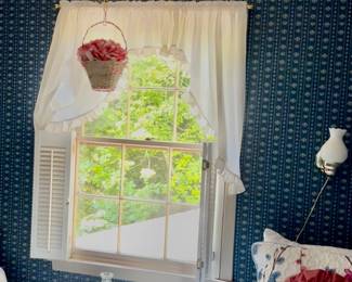 Twin Bedroom. 2 beds. white wicker.