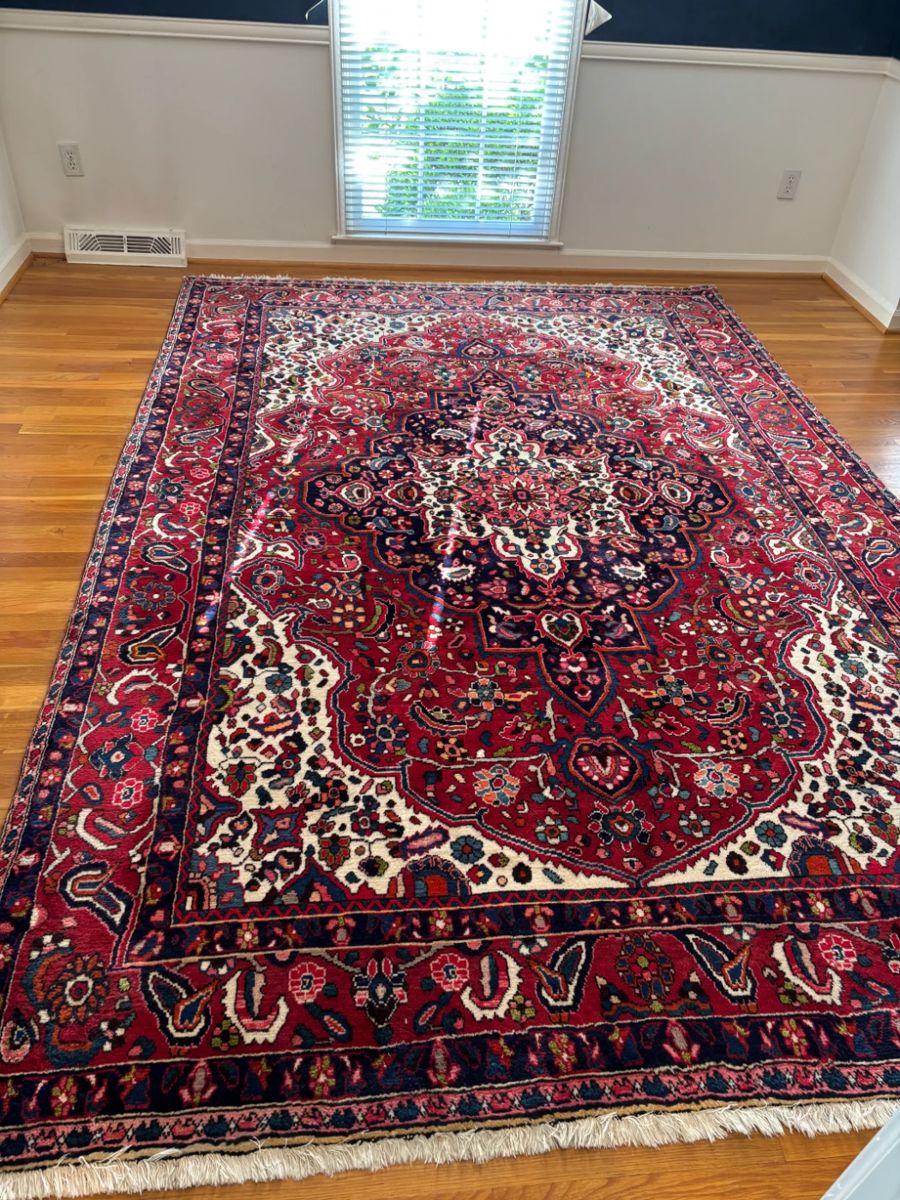 7'1" x 10'4" Handmade Wool Rug