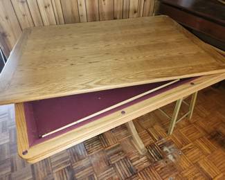 Bumper pool table