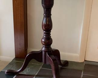Queen Anne style pie crust table