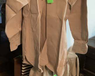 Korean War (1950-1952) Marine Corps uniform clothing (size M, pants 32W x 29L)