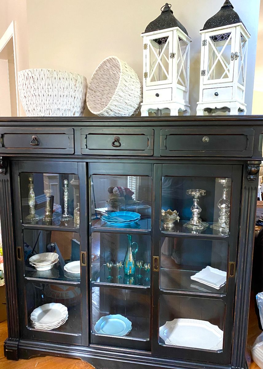 Beautiful black hutch