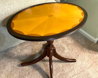 Side oval table