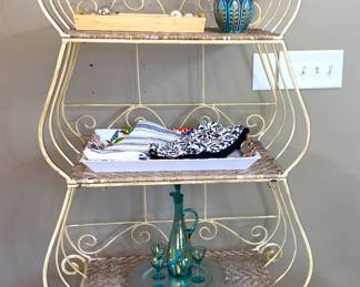 Wire shelving