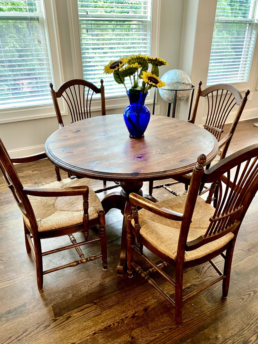 Kitchen dinette with 4 chairs