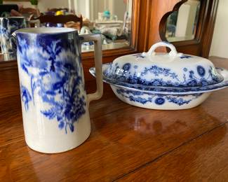 Flow blue
Pitcher and covered dish